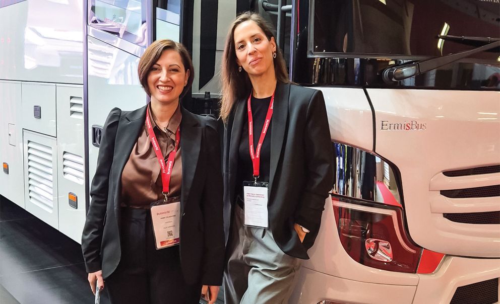 Τα στελέχη της Ermis Bus, αριστερά η κα. Μαρία Χλιαουτάκη και η Φωτεινή Μπίζιου