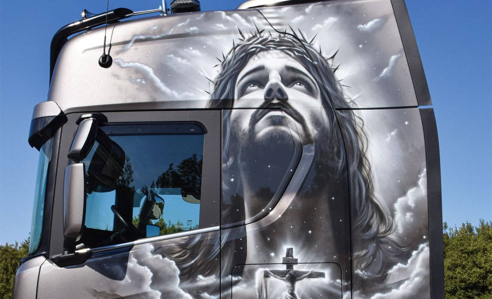 Εντυπωσιακή απεικόνιση του Ιησού με κάθε λεπτομέρεια στο πρόσωπό του.