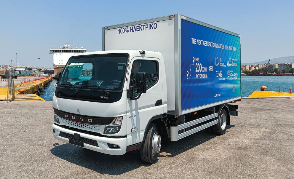 Εάν η μπαταρία υψηλής τάσης βυθιστεί σε νερό, δεν παρέχει ρεύμα. Όλα τα ηλεκτρικά εξαρτήματα είναι στεγανοποιημένα και ασφαλή για τον οδηγό ή άλλα άτομα. Η φόρτιση των μπαταριών γίνεται και με κοινούς φορτιστές AC ισχύος 11 ή 22kW, αλλά και με ταχυφορτιστές DC ισχύος 104kW. 