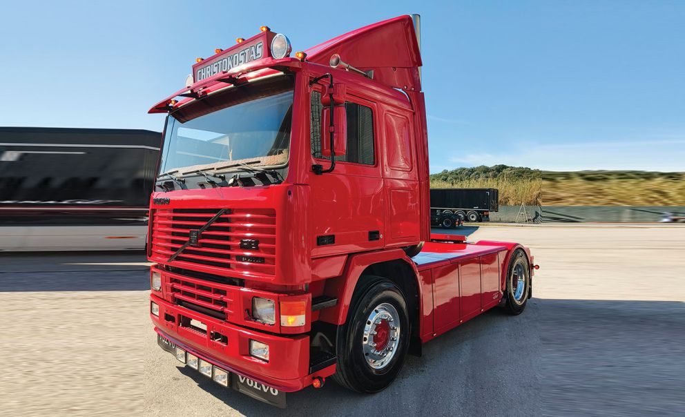 Το μοντέλο F 12 της Volvo Trucks πούλησε χιλιάδες μονάδες σε όλο τον κόσμο. Ένα από τα πιο προσεγμένα 12άρια που κυκλοφορούν στους ελληνικούς και ευρωπαϊκούς δρόμους.