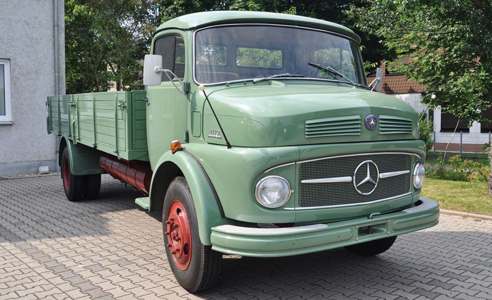 Ανάμεσα στα εκθέματα και το Mercedes-Benz 1113. Από τα πιο δημοφιλή φορτηγά στην Ελλάδα. Δούλεψε σε όλες τις μεταφορές και δια κρίθηκε για την αντοχή του. Το 1113 μπήκε στην παραγωγή το 1968 και μέχρι το 1989 είχε πουλήσει 200.000 μονάδες σε Ευρώπη και Νότια Αμερική. Ο κινητήρας του, 5,7 λίτρων, 6 κυλίνδρων απέδιδε 130 HP.