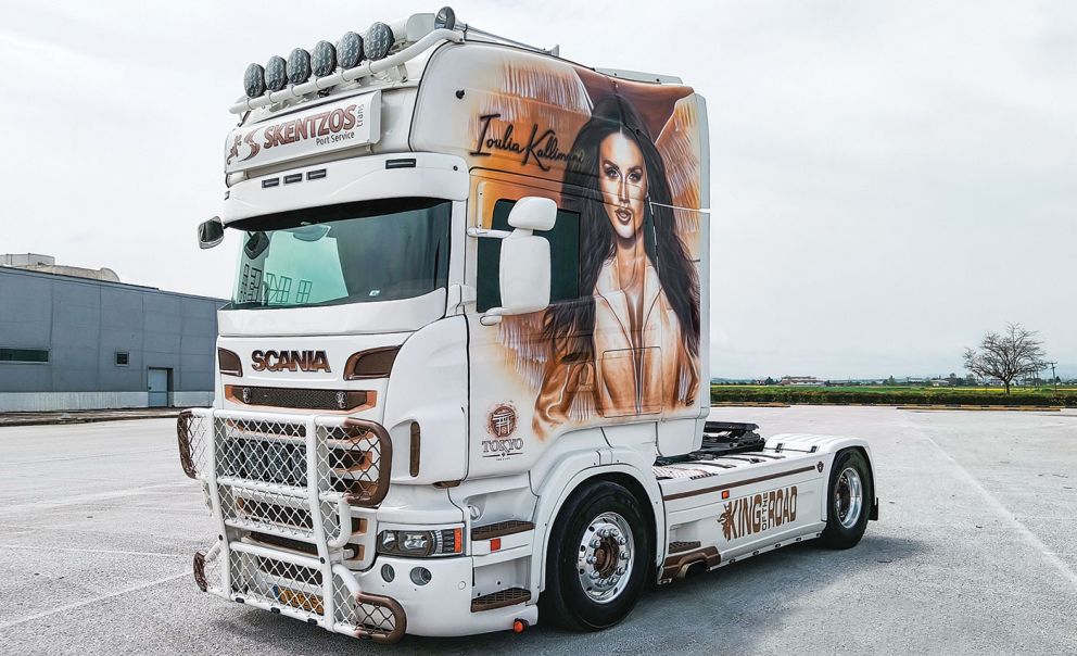 King of the road. Η υπέροχη φωνή της Ιουλίας Καλλιμάνης μας ταξιδεύει με κάθε τραγούδι της.