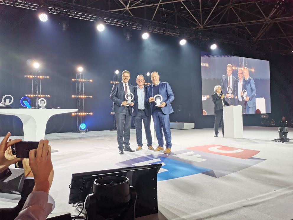 . Ο γενικός διευθυντής της Ford Pro Europe, Χανς Σχεπ παραλαμβάνοντας τα δύο βραβεία δήλωσε: «Εγώ και όλοι οι άνθρωποι της Ford Pro είμαστε πανευτυχείς που το Ford Ranger βραβεύεται για τρίτη φορά από την επιτροπή κρίσης IPUA