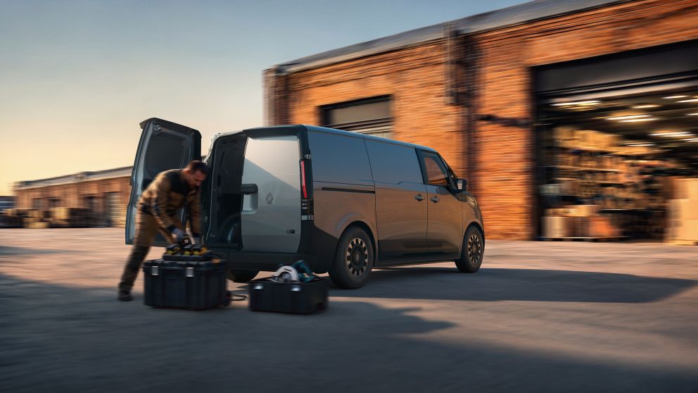 RENAULT VAN OF THE YEAR