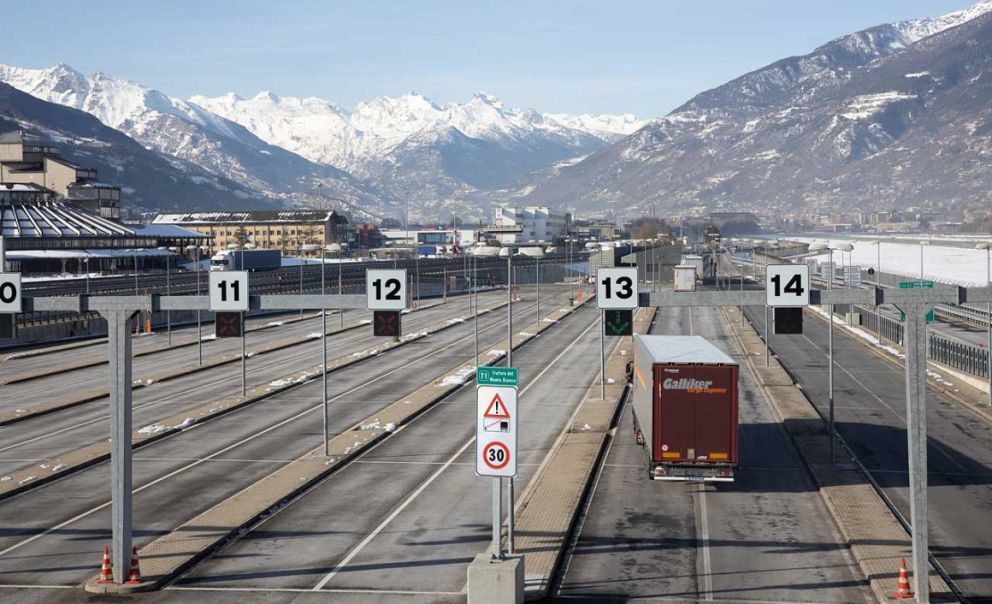 Από την 1η Ιουλίου 2020 θα τεθεί σε ισχύ ο αποκλεισμός των φορτηγών Euro 4 μικτού βάρους άνω των 3,5 τόνων, από τη σήραγγα του Mont Blanc.