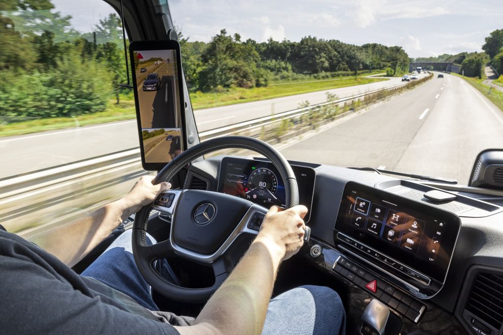 Η θέση οδήγησης σε όλα τα Actros είναι υποδειγματική Η θέση οδήγησης σε όλα τα Actros είναι υποδειγματική