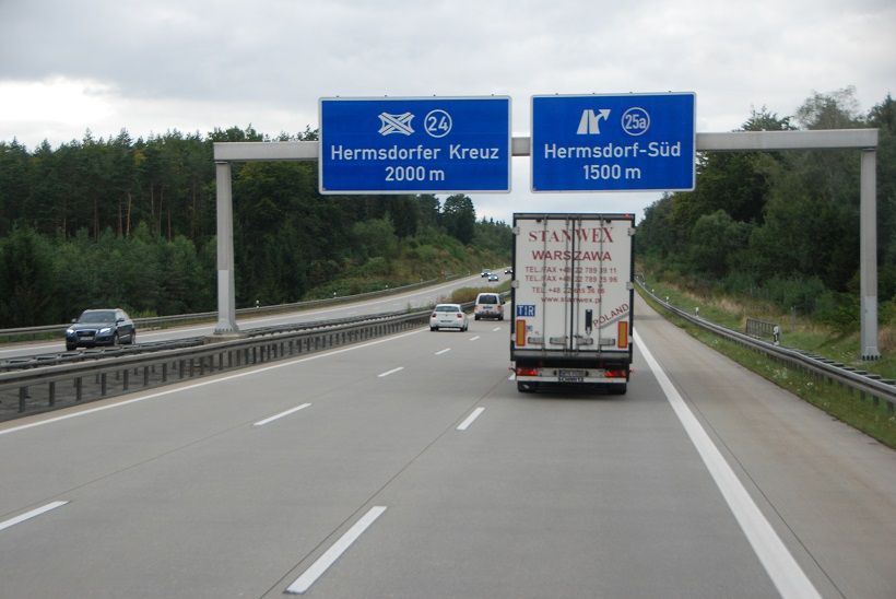 Τα πολωνικά φορτηγά σαρώνουν τους γερμανικούς αυτοκινητόδρομους