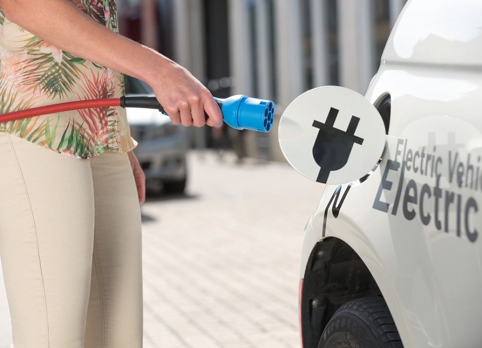 Ο ΣΕΑΑ προτείνει επιδότηση 3.000€ για τα αμιγώς ηλεκτρικά αυτοκίνητα /range extender και 1.500€ για τα plug in υβριδικά αυτοκίνητα.
