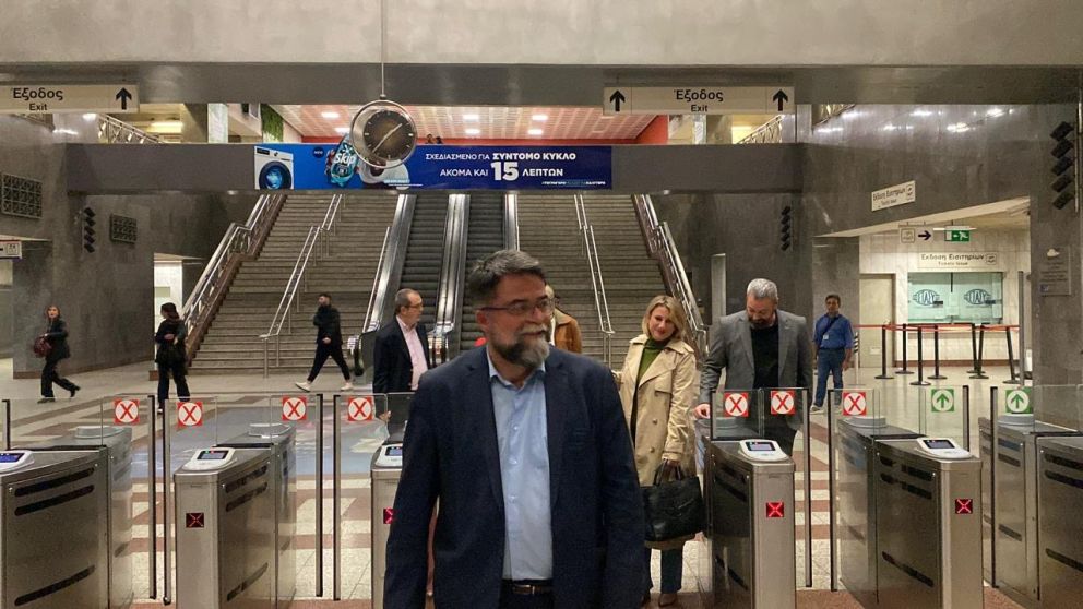 Ο Υφυπουργός Υποδομών και Μεταφορών, αρμόδιος για τις Μεταφορές, Βασίλης Οικονόμου, πραγματοποίησε επίσκεψη στον Κεντρικό Σταθμό «Σύνταγμα» του Μετρό της Αθήνας