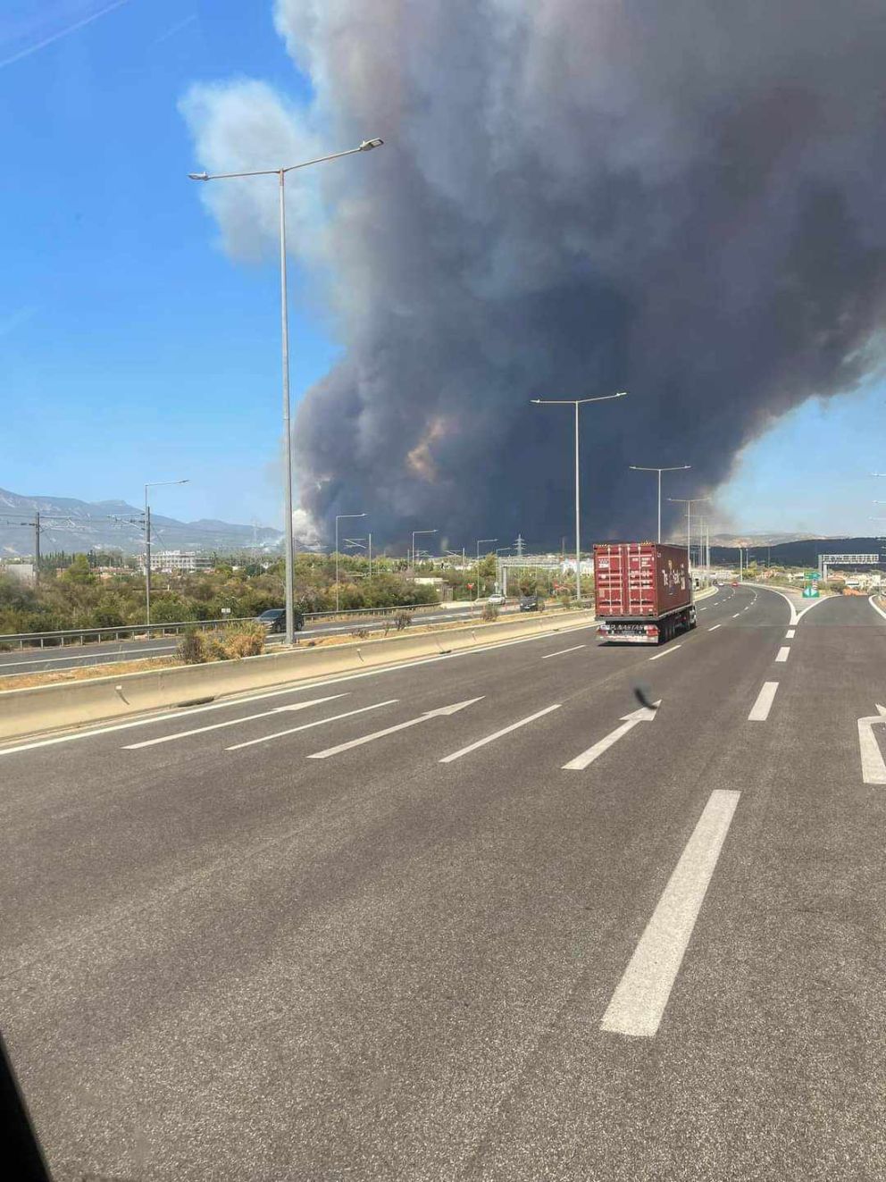 φωτιά λουτράκι