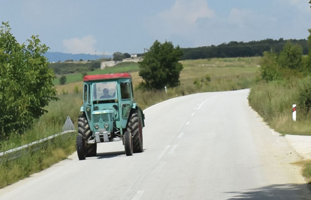 τρακτέρ στον δρόμο