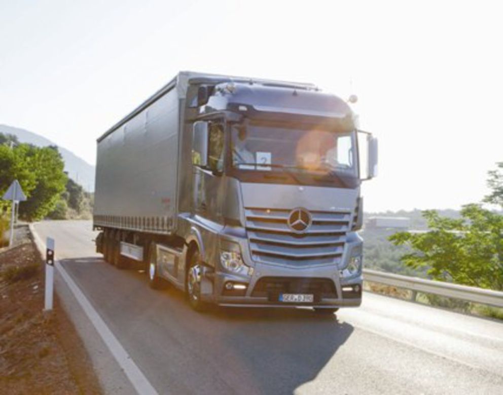 Στο δρόμο με το νέο Mercedes-Benz Actros