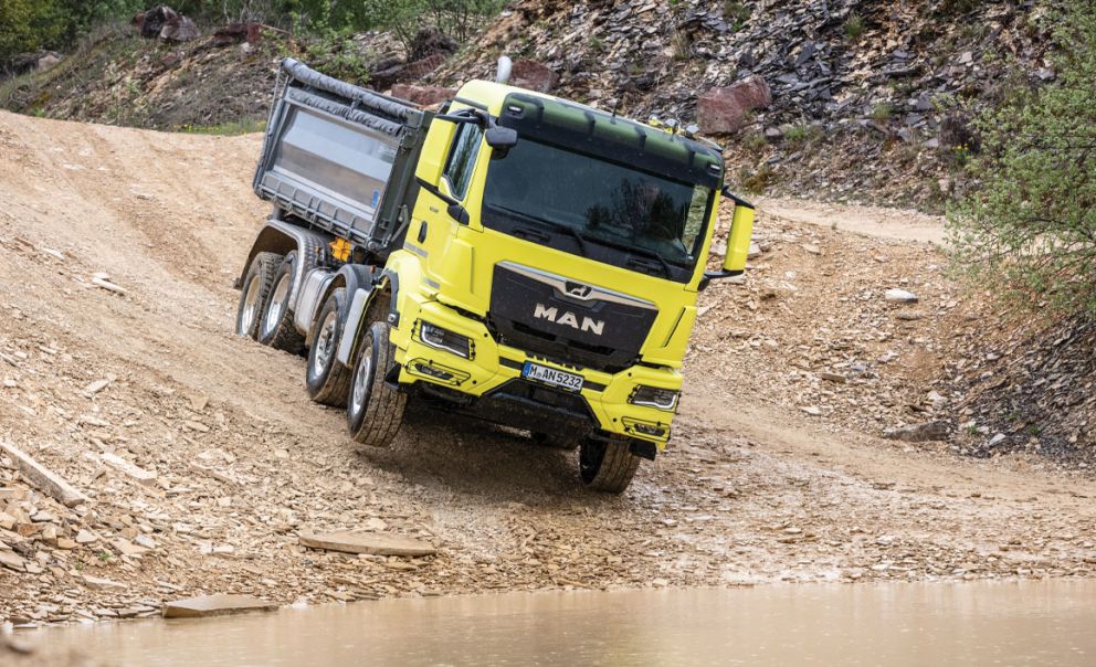 Ειδικά σε ένα 8x4 όπου ο οδηγός χειρίζεται τα πάντα ενστικτωδώς, το νέο TGS δίνει ρέστα ευχρηστίας