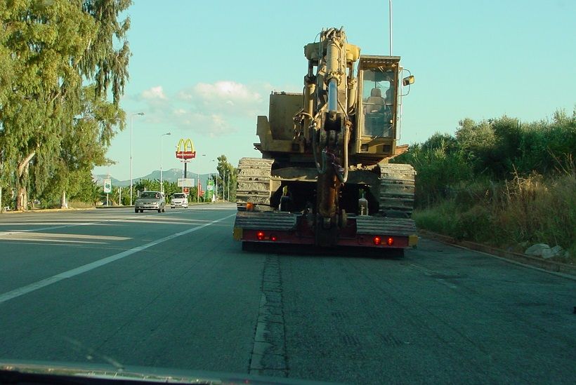 Ισχύουν νέες διατάξεις για μεταφορές Μηχανημάτων