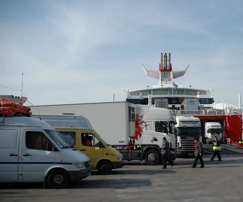 Τα νέα έκτακτα μέτρα στις επιβατικές μεταφορές