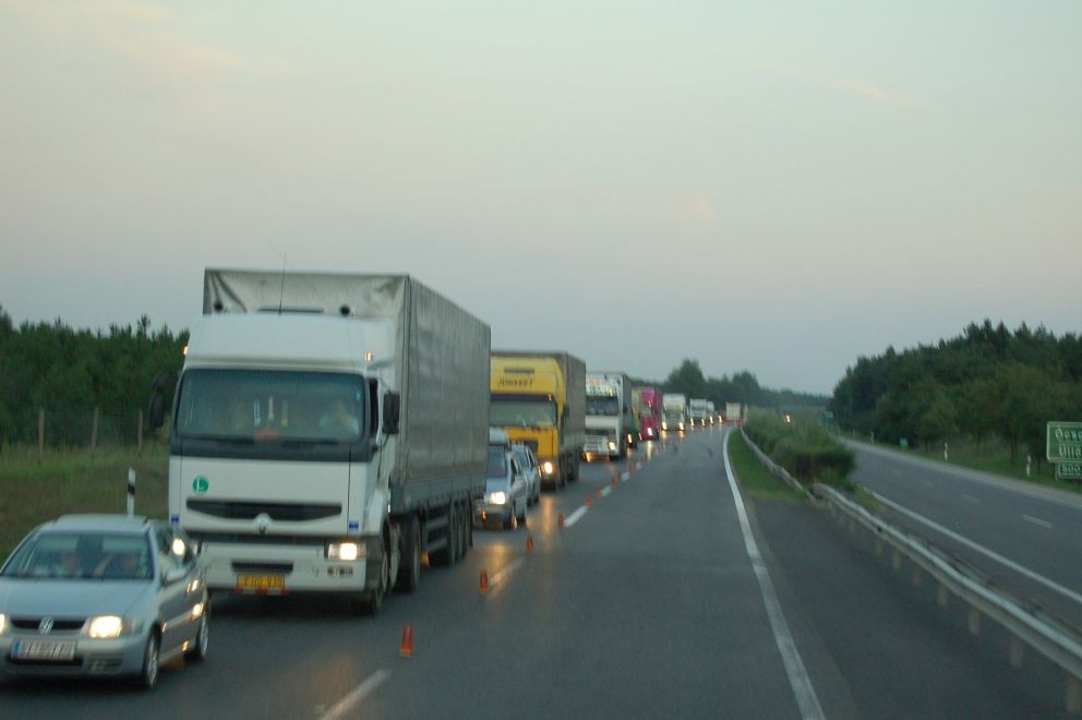φορτηγά στην εθνική οδό