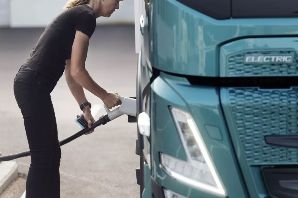Η DHL παίρνει 44 ηλεκτρικά Volvo