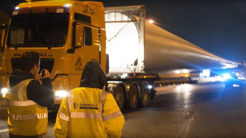 Πτερύγια ανεμογεννήτριας 75 μέτρων στην Ολυμπία Οδό (+VIDEO)