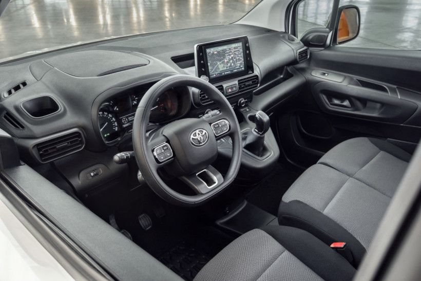 Νέο Toyota PROACE CITY: Ο «ετεροθαλής αδελφός» των van του PSA
