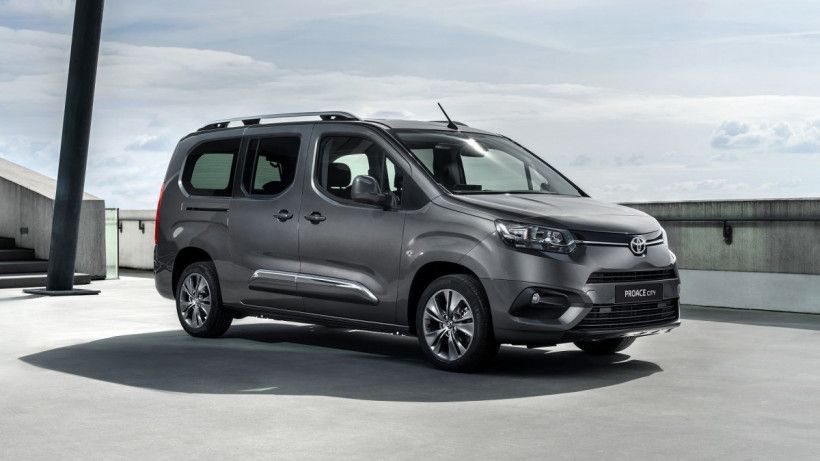 Νέο Toyota PROACE CITY: Ο «ετεροθαλής αδελφός» των van του PSA