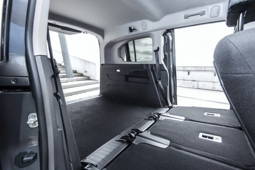 Νέο Toyota PROACE CITY: Ο «ετεροθαλής αδελφός» των van του PSA