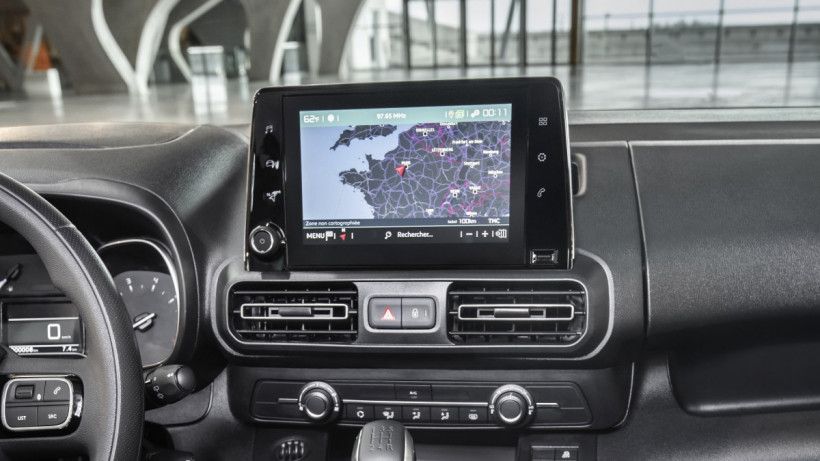 Νέο Toyota PROACE CITY: Ο «ετεροθαλής αδελφός» των van του PSA