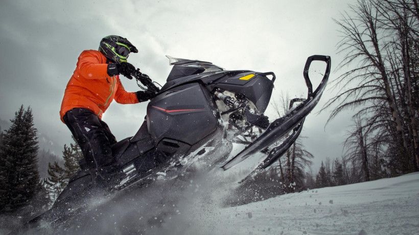 Σύγχρονα οχήματα, drones και Snowmobiles για την πυροσβεστική