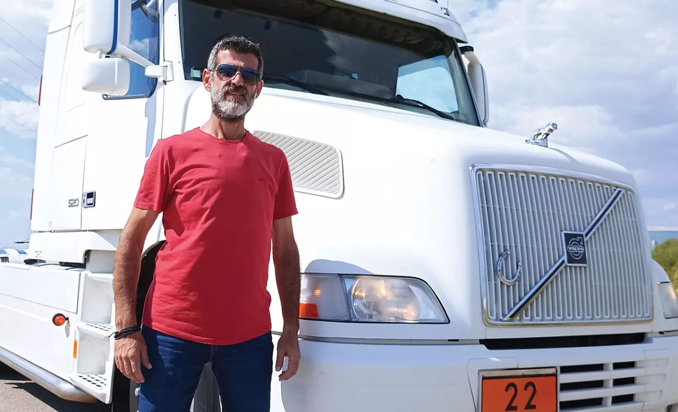 Ο ιδιοκτήτης του ΝΗ 12, Κώστας Μυλωνάς, από τη Σίνδο. Ο ιδιοκτήτης του ΝΗ 12, Κώστας Μυλωνάς, από τη Σίνδο.
