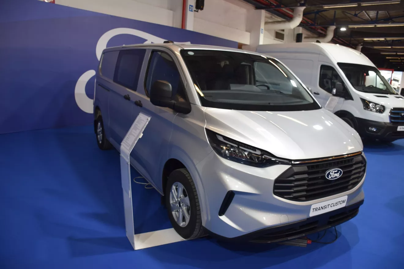 Πρώτη παρουσίαση για το Ford Transit Custom Πρώτη παρουσίαση για το Ford Transit Custom