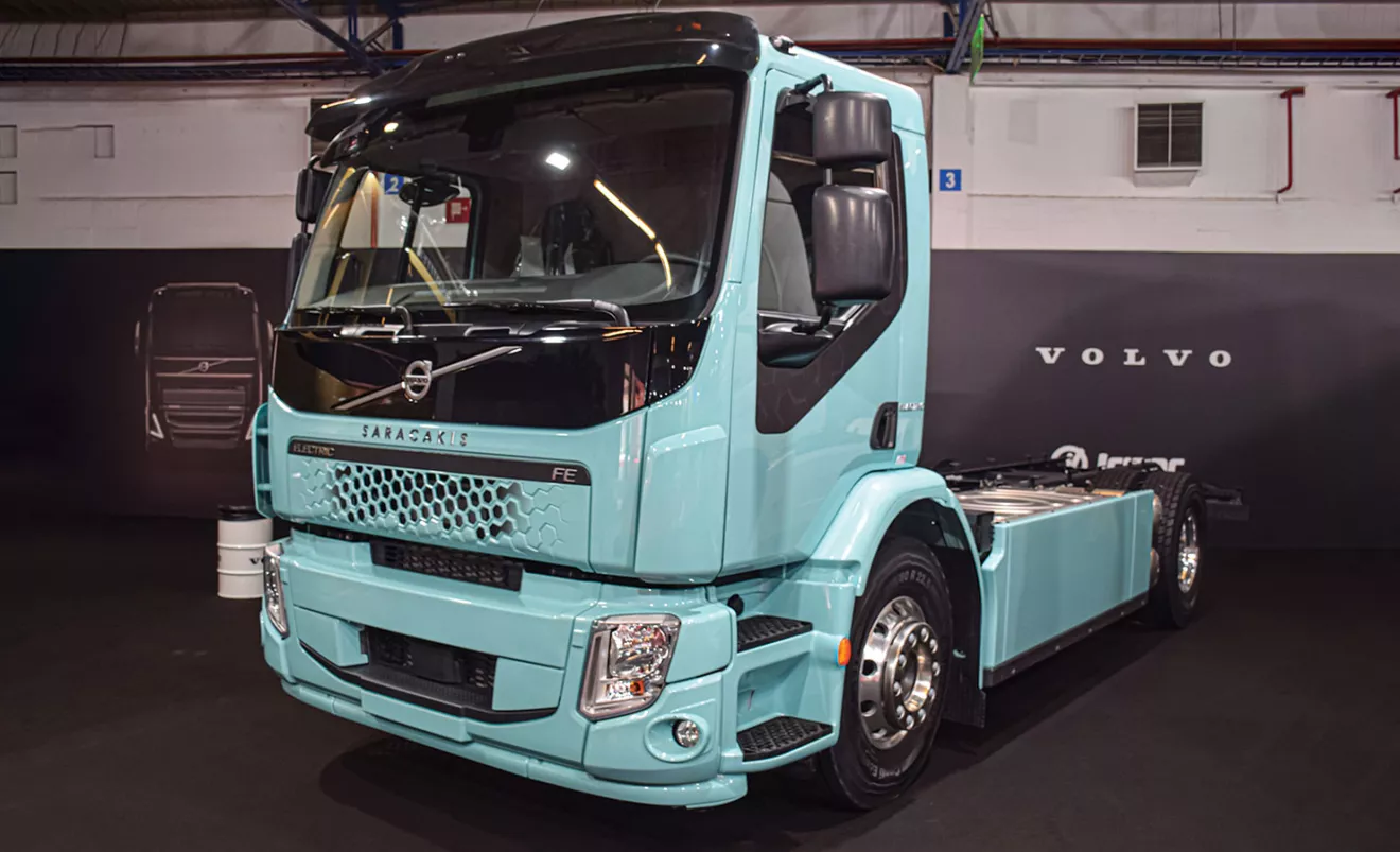 Πολλαπλές πρωτιές για τα ηλεκτρικά Volvo στη χώρα μας –όχι μόνο οι επισκέπτες είδαν για πρώτη φορά από κοντά το νέο FE Electric αλλά και οι πρώτες παραγγελίες για το εικονιζόμενο FM Electric είναι γεγονός! Πολλαπλές πρωτιές για τα ηλεκτρικά Volvo στη χώρα μας –όχι μόνο οι επισκέπτες είδαν για πρώτη φορά από κοντά το νέο FE Electric αλλά και οι πρώτες παραγγελίες για το εικονιζόμενο FM Electric είναι γεγονός!