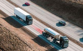 Το Distance Alert είναι διαθέσιμο στα Volvo FH, Volvo FH16, Volvo FM και Volvo FMX που κατασκευάστηκαν από τον Ιούνιο του 2018 και μετά, ενώ σημειώνεται πως τα φορτηγά πρέπει επίσης να είναι εξοπλισμένα με το σύστημα προειδοποίησης σύγκρουσης της Volvo Trucks. Το Distance Alert είναι διαθέσιμο στα Volvo FH, Volvo FH16, Volvo FM και Volvo FMX που κατασκευάστηκαν από τον Ιούνιο του 2018 και μετά, ενώ σημειώνεται πως τα φορτηγά πρέπει επίσης να είναι εξοπλισμένα με το σύστημα προειδοποίησης σύγκρουσης της Volvo Trucks.