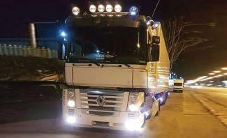 Το Renault Magnum του Ηλία Κυρίτση το οποίο εκλάπη σε φυλασσόμενο πάρκινγκ της Μόσχας στις 26 Μαρτίου. Το Renault Magnum του Ηλία Κυρίτση το οποίο εκλάπη σε φυλασσόμενο πάρκινγκ της Μόσχας στις 26 Μαρτίου.