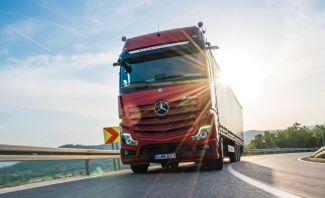 Το νέο Actros διαθέτει αναβαθμισμένο προγνωστικό σύστημα PPC, το οποίο λειτουργεί και σε επαρχιακές οδούς Το νέο Actros διαθέτει αναβαθμισμένο προγνωστικό σύστημα PPC, το οποίο λειτουργεί και σε επαρχιακές οδούς