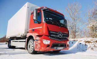 Η παραγωγή του eActros έχει προγραμματιστεί για αργότερα φέτος, με τους ανθρώπους της Mercedes-Benz να τονίζουν πως στην τελική του έκδοση το ηλεκτρικό φορτηγό, θα είναι σημαντικά ανώτερο από το πρωτότυπο σε όρους αυτονομίας, απόδοσης και ασφάλειας. Η παραγωγή του eActros έχει προγραμματιστεί για αργότερα φέτος, με τους ανθρώπους της Mercedes-Benz να τονίζουν πως στην τελική του έκδοση το ηλεκτρικό φορτηγό, θα είναι σημαντικά ανώτερο από το πρωτότυπο σε όρους αυτονομίας, απόδοσης και ασφάλειας.