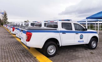 Τα αστυνομικά περιπολικά ΝAVARA, έκδοσης Double Cab, διαθέτουν τετρακίνηση και εφοδιάζονται με τον κινητήρα 2.3 diesel, ισχύος 163PS. Τα αστυνομικά περιπολικά ΝAVARA, έκδοσης Double Cab, διαθέτουν τετρακίνηση και εφοδιάζονται με τον κινητήρα 2.3 diesel, ισχύος 163PS.
