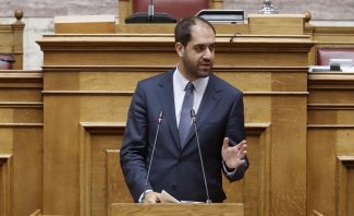 Ο υφυπουργός Υποδομών και Μεταφορών κ. Γιάννης Κεφαλογιάννης, στο βήμα της Βουλής. Ο υφυπουργός Υποδομών και Μεταφορών κ. Γιάννης Κεφαλογιάννης, στο βήμα της Βουλής.