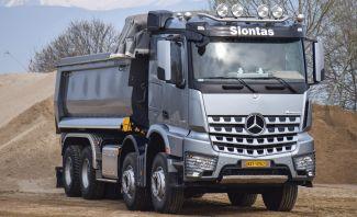 Το Mercedes-Benz Arocs της εταιρείας Σιόντας από τους Γόννους Λάρισας. Το μικτό βάρος του είναι 33.000 κιλά και το ωφέλιμό του 18.500 κιλά. Το κυρίως έργο του είναι η μεταφορά αδρανών υλικών. Το Mercedes-Benz Arocs της εταιρείας Σιόντας από τους Γόννους Λάρισας. Το μικτό βάρος του είναι 33.000 κιλά και το ωφέλιμό του 18.500 κιλά. Το κυρίως έργο του είναι η μεταφορά αδρανών υλικών.