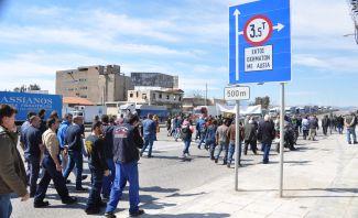 Συνέχεια δόθηκε σήμερα Τρίτη 5 Μαρτίου, στις κινητοποιήσεις που λαμβάνουν χώρα στον Ασπρόπυργο, λόγω της εφαρμογής του νόμου για την απαγόρευση διέλευσης των φορτηγών άνω των 3,5 τόνων στην πόλη. Συνέχεια δόθηκε σήμερα Τρίτη 5 Μαρτίου, στις κινητοποιήσεις που λαμβάνουν χώρα στον Ασπρόπυργο, λόγω της εφαρμογής του νόμου για την απαγόρευση διέλευσης των φορτηγών άνω των 3,5 τόνων στην πόλη.
