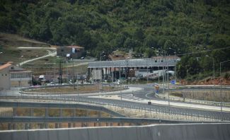 η διέλευση φορτηγών οχημάτων για τη μεταφορά εμπορευμάτων μέσω των συνοριακών σημείων ελέγχου Κακαβιάς και Ευζώνων είναι δυνατή υπό την προϋπόθεση της αρνητικής ανίχνευσης των οδηγών φορτηγών κατά την υποβολή τους σε rapid test η διέλευση φορτηγών οχημάτων για τη μεταφορά εμπορευμάτων μέσω των συνοριακών σημείων ελέγχου Κακαβιάς και Ευζώνων είναι δυνατή υπό την προϋπόθεση της αρνητικής ανίχνευσης των οδηγών φορτηγών κατά την υποβολή τους σε εξέταση ταχείας ανίχνευσης αντιγόνου κορωνοϊού COVID-19 (rapid test)