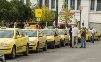 Απαγορεύονται οι πιάτσες ταξί σε δρόμους με λεωφορειολωρίδες Απαγορεύονται οι πιάτσες ταξί σε δρόμους με λεωφορειολωρίδες