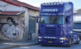 Τζώνης μεταφορική… Ένα όνομα με μακρά ιστορία στο χώρο της μεταφοράς. Τζώνης μεταφορική… Ένα όνομα με μακρά ιστορία στο χώρο της μεταφοράς.