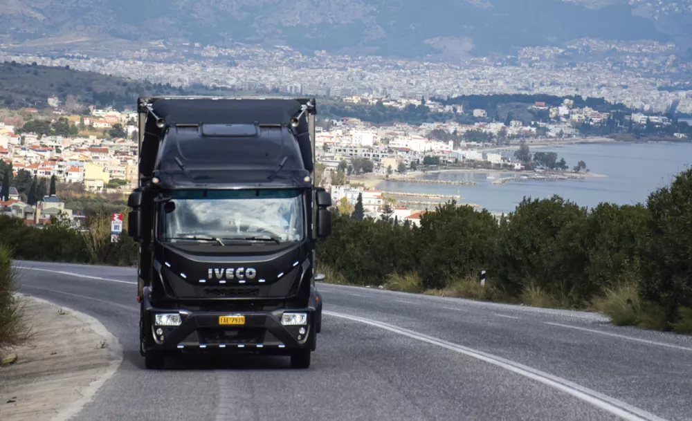 Πρώτη η Iveco στις ταξινομήσεις των μικρών φορτηγών, τρίτη στα μεσαία και δεύτερη στα λεωφορεία.
