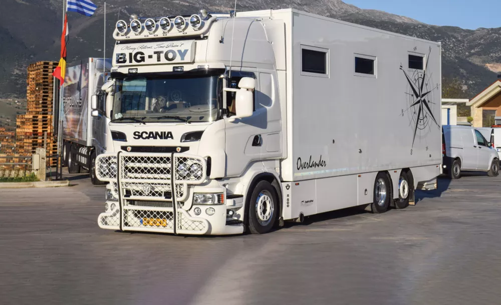 Scania Big Toy: Μεταφέροντας το σπίτι σου