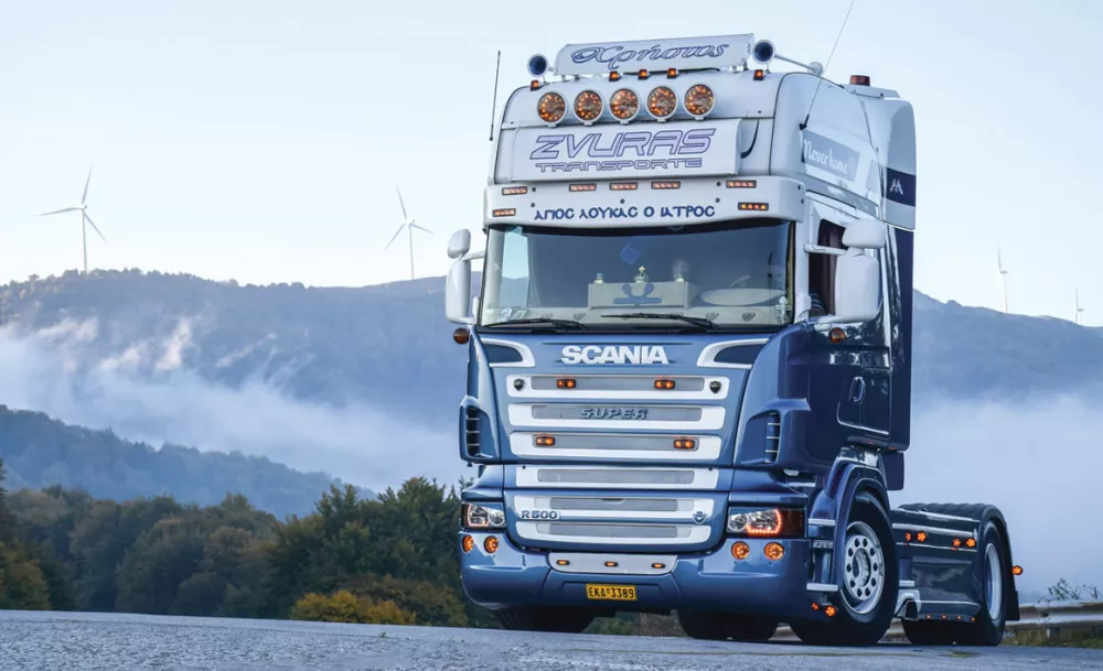 Super Scania Zvuras Transporte. Το τελευταίο απόκτημα της μεταφορικής το οποίο εκτελεί δρομολόγια σε όλη την Ευρώπη, τα Βαλκάνια, την Ουκρανία και τη Ρωσία. 