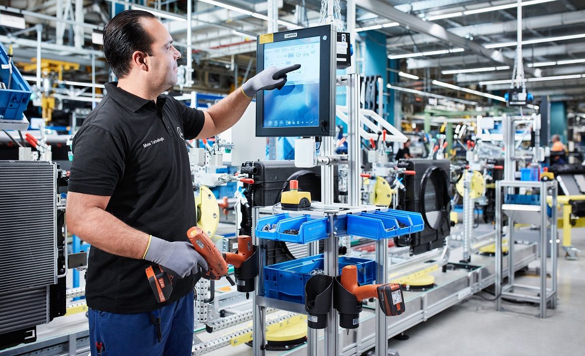 Σήμερα, στο εργοστάσιο του Ντίσελντορφ, που καταλαμβάνει έκταση 188.000 m2 και αποτελεί το μεγαλύτερο που διαθέτει παγκοσμίως η Daimler AG για την παραγωγή βαν, απασχολούνται πάνω από 6.600 εργαζόμενοι και περί τους 145 μαθητευόμενους.