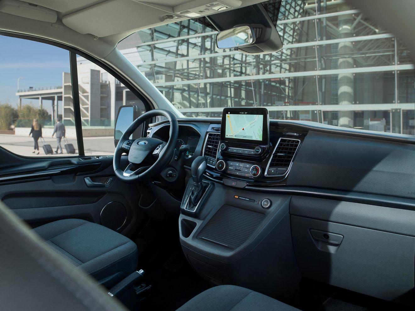 Το στάνταρ ενσωματωμένο μόντεμ FordPass Connect παρέχει συνδεσιμότητα Wi-Fi για τους επιβάτες υποστηρίζοντας έως και 10 συσκευές. Η εφαρμογή κινητού FordPass προσφέρει πρόσβαση σε λειτουργίες, όπως Vehicle Status (Κατάσταση Οχήματος), Vehicle Locator (Εντοπιστής Οχήματος) και Remote lock/unlock (Απομακρυσμένο Κλείδωμα/Ξεκλείδωμα).