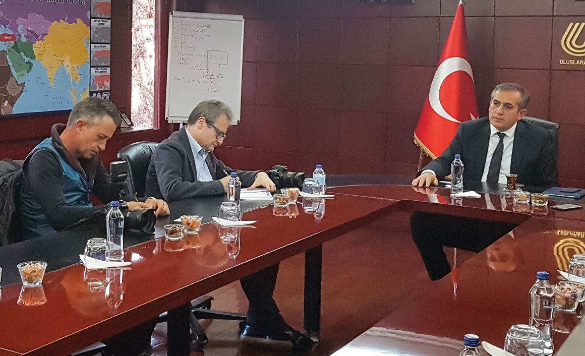 Ο πρόεδρος για τη στρατηγική και την επιχειρηματική ανάπτυξη της UND, Fatih Sener, κάλεσε δημοσιογράφους από Ελλάδα, Γερμανία, Ολλανδία και Ιταλία για να παραθέσει την τρέχουσα κατάσταση της τουρκικής Μεταφοράς, και τις εμπορικές σχέσεις με την Ε.Ε.