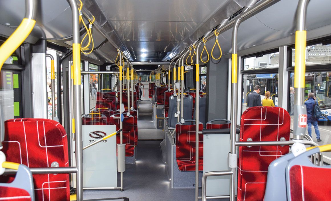 Στο εσωτερικό του Sollaris Trollino 24 είναι τοποθετημένα 53 καθίσματα και συνολικά χωράνε από 180 έως 200 επιβάτες (μαζί με τους όρθιους). 
