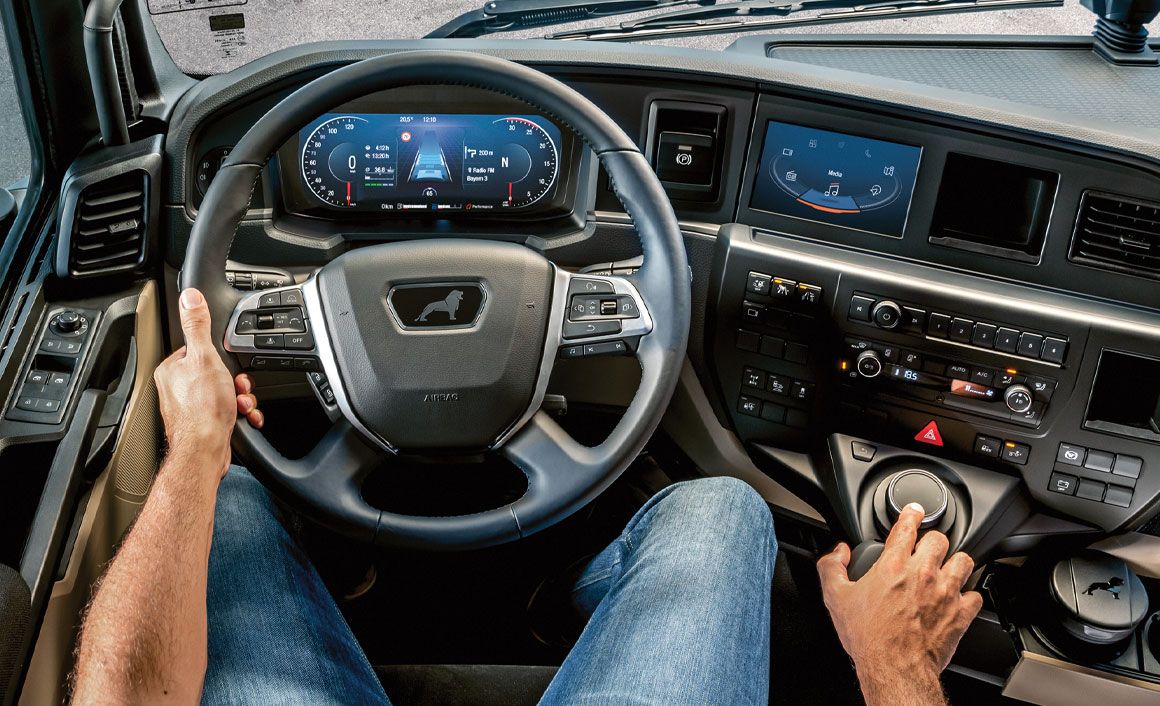 Φορτηγό του 21ου αιώνα –η νέα γενιά TG ψηφιοποιεί τον χειρισμό του οχήματος με «φουλ» ηλεκτρονικό πίνακα οργάνων.