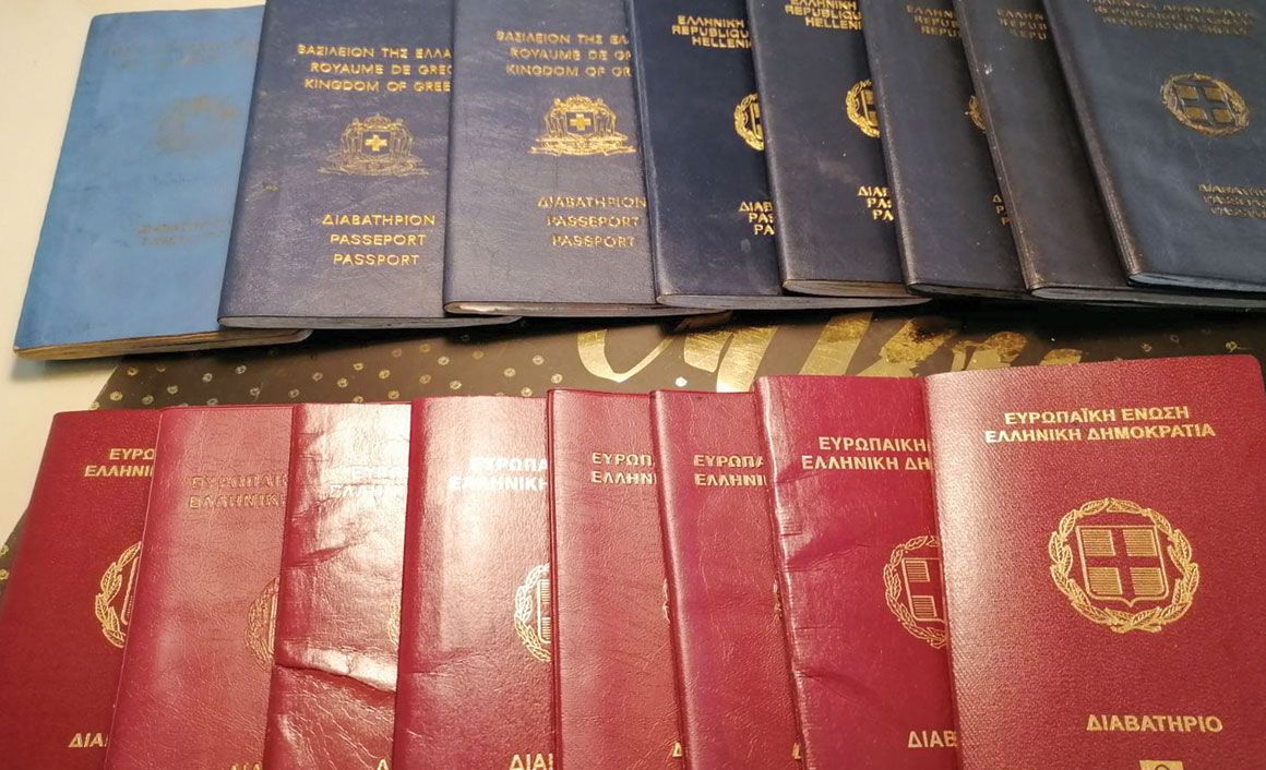 Μερικά από τα διαβατήρια που πέρασαν από τα χέρια του Τάσου. 